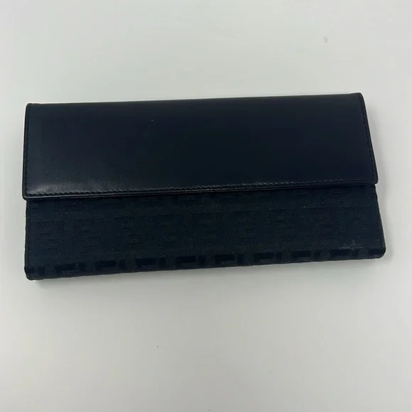 Fendi Black Wallet with Silver Buckle - Picture 4 of 4